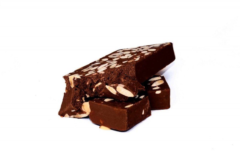 Turrón chocolate negro con almendras