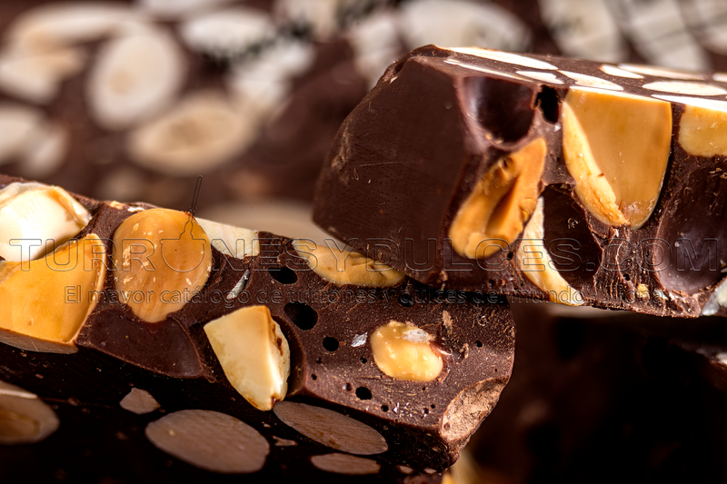Chocolate negro con almendras