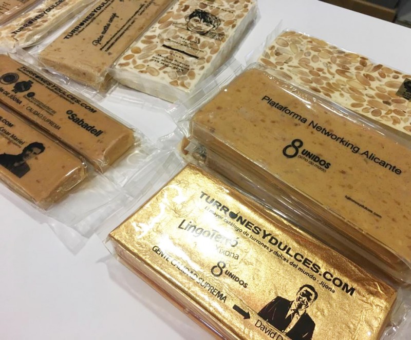 Turrón con logo