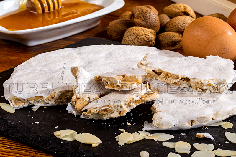 Torta turrón duro