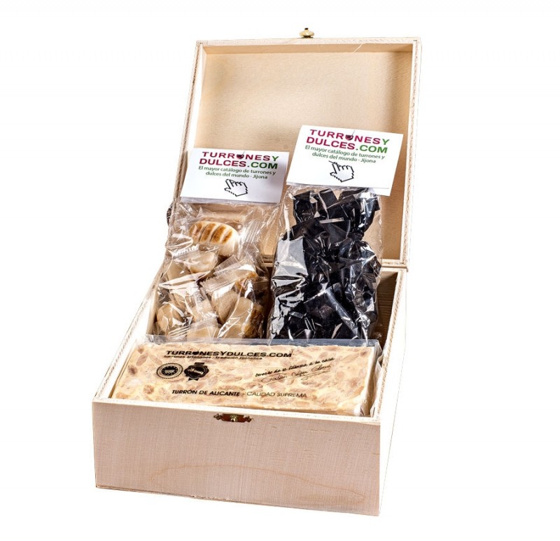 Lote de Turrones en Caja de Madera