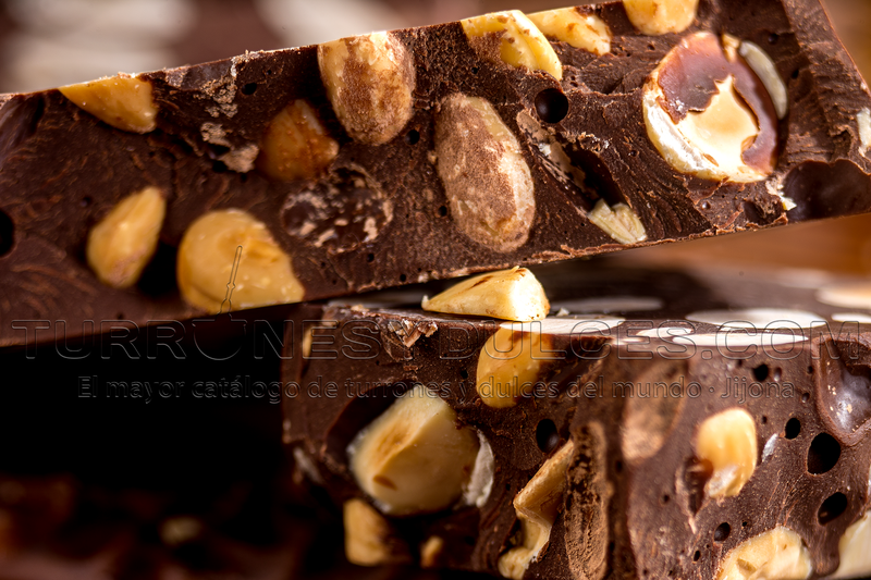 Chocolate puro con almendras