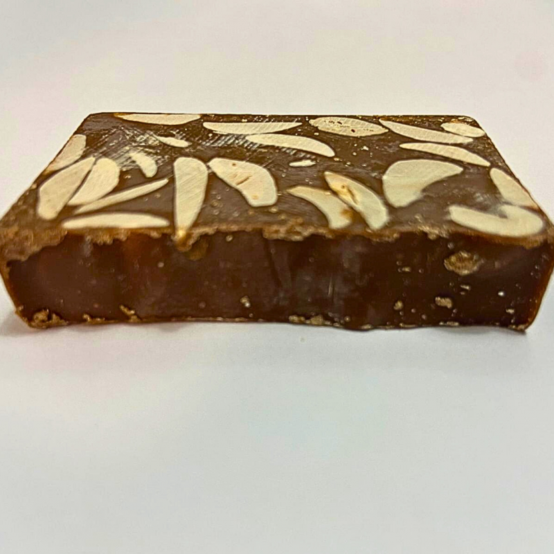 TURRON DE CHOCOLATE CON ALMENDRAS 1 