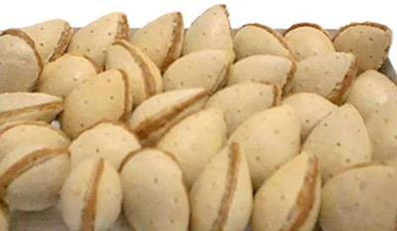 Almendras rellenas de turrón
