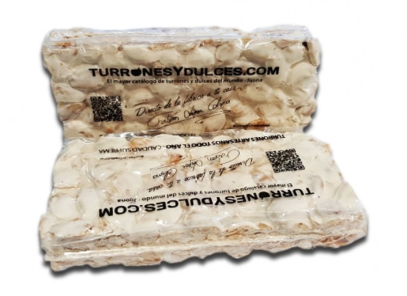 Turrón de Alicante dividido