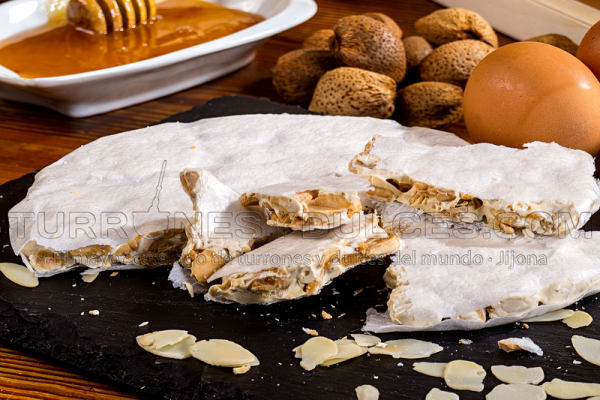 Torta turrón duro