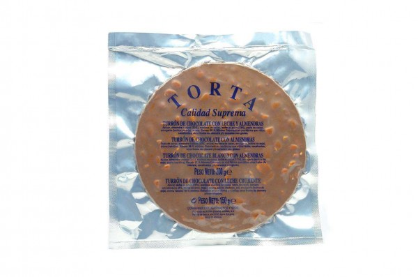 Torta de turrón de chocolate con leche